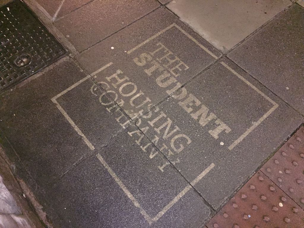 Our crews are busy this weekend installing for The Student Housing Co..  Turning dirty streets into vibrant adverts #cleanadvertising buff.ly/2CgNNCI