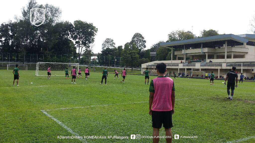 PJRangers's tweet photo. Training session ahead of the first FAM Cup 2018 match vs Perlis FA.
#DareToDream
#OneAirAsia
#PJRangers https://t.co/ayTn1ZqFUR