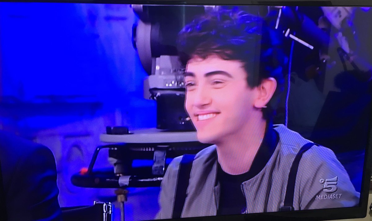 Matilde73542663's tweet photo. @michele_bravi Che bella sorpresa 😍💙 #Amici17 https://t.co/6UDrN4GGND