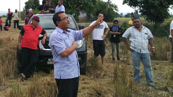 bme_mada's tweet photo. Taklimat penggunaan jentuai dan baler oleh Pengarah BME En. Ahmad Sukri di Program Road To Agrotourism Zon Utara #bmemada #madamabeles https://t.co/L2NcRryz9A