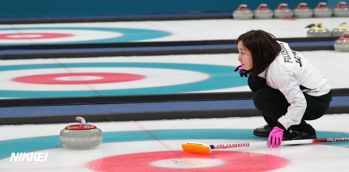 Uzivatel 日経live Na Twitteru 4 3で第10エンドを迎えたカーリング女子3位決定戦 日本の司令塔 スキップ藤沢五月選手が慎重に氷面を読んでいます Curling カーリング 藤沢五月 平昌オリンピック Https T Co Baiopt253s
