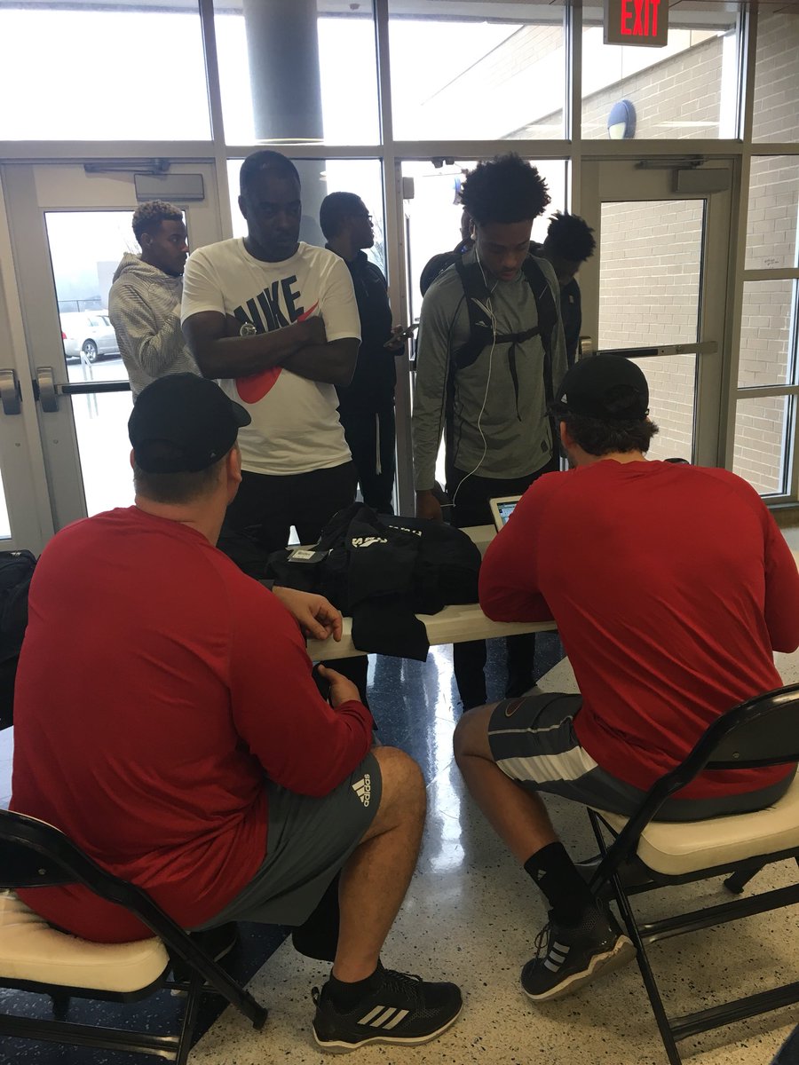 CoachHood82's tweet photo. Athletes are showing up to @SHSVikingsfb to #FindTheirFuture with @Senior_Showcase! https://t.co/Z74jmuHRjZ