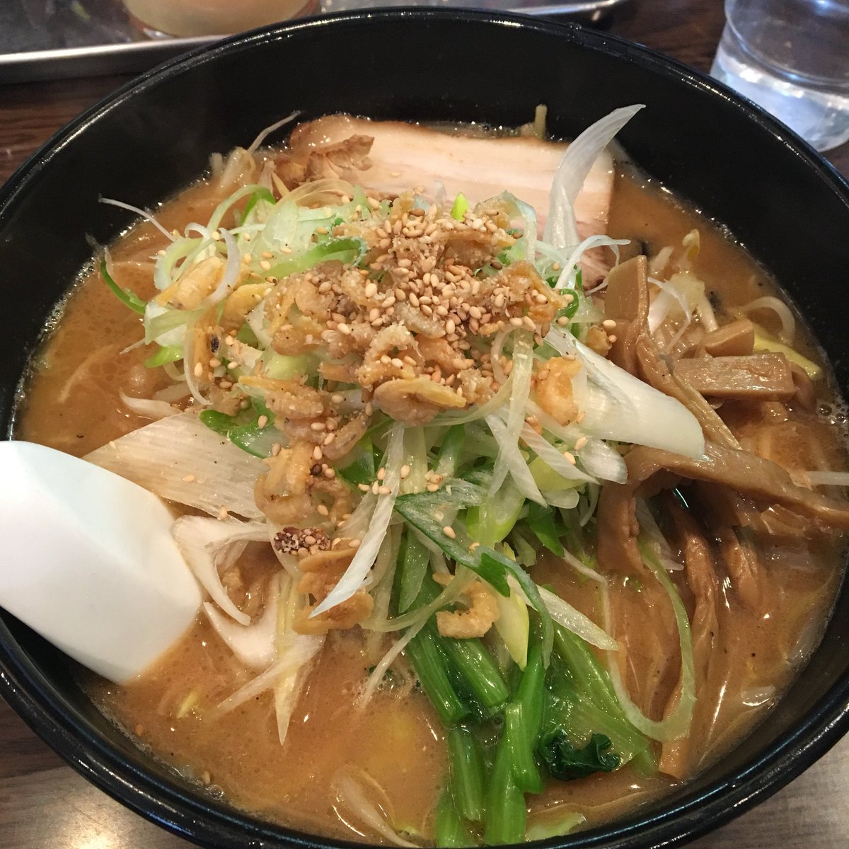 葱しこ 麺や たぶきん 新発田 えびダシ濃厚味噌らーめん 新発田にも出来たので5年振りぐらいのたぶきん ラーメンは元々の きんしゃい亭と違い九州豚骨ではなく油そばとか普通のラーメン系 量も結構あるし海老系が通常メニューにあるのも珍しいからいいね 葱しこ 麺や たぶきん 新発田 えびダシ濃厚味噌らーめん 新発田にも出来たので5年振りぐらいのたぶきん ラーメンは元々の きんしゃい亭と違い九州豚骨ではなく油そばとか普通のラーメン系 量も結構あるし海老系が通常メニューにあるのも珍しいからいいね