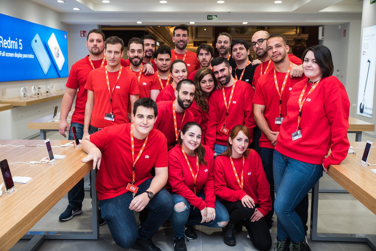 XiaomiEspana's tweet photo. Nos habéis dejado sin palabras, ¡MIL GRACIAS por esta gran acogida! Encantados de teneros tan cerca y saber que la espera ha merecido la pena. Nos vemos en CC Gran Vía 2, Planta Baja, Local B32-33 #XiaomiBCN https://t.co/aIBCgxRNAX