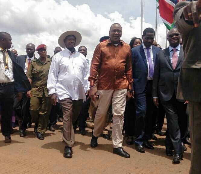 FrankMatsaert's tweet image. Honoured to speak at the launch of the #Busia One Stop Border Post @TradeMarkEastA today with HE Presidents @UKenyatta @KagutaMuseveni - it’s taken a lot of work over the years - based on great  partnerships with @KRACare @URAuganda @AKyambadde @jumuiya @DFID_UK @CanadaDev