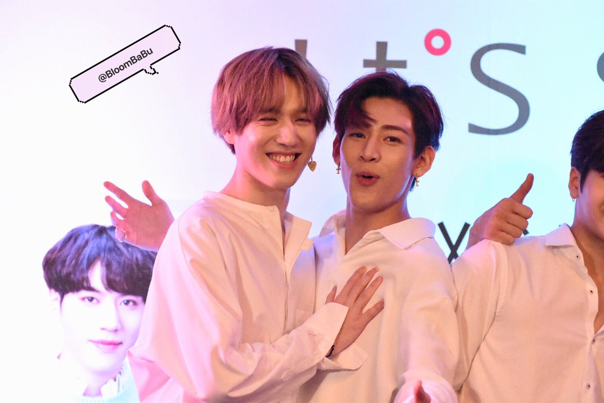 BloomBaBu's tweet photo. 180224 it’s skin fan sign
ขี้แกล้งงงงง🤣 
#itsskinthailand #got7 #BAMBAM #Yugyoem #YugBam https://t.co/LFLS16cG2t