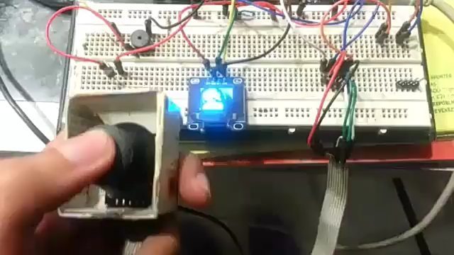 Embedded_King's tweet image. Ping pong game by SPI communication handled by joystick.
The program counts how many points you have, and how many lives you have left, when you lose, the count reboots.
#project
#game #arduinogame #spi #joystick #electronicboard #Repost @reparacion.electronica with @insta…