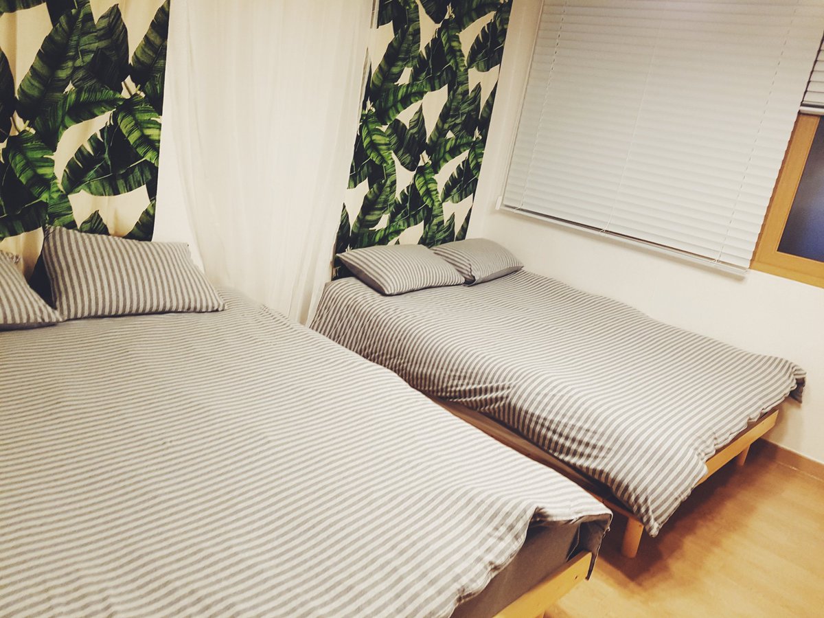 RaineyF3's tweet image. แนะนำที่พัก Airbnb ชื่อ grace's house ห่างจาก Hongik st n exit 3 แค่ 3นาที (ไม่น่าถึง 400 เมตร) ได้ฟีลเกาหลีฝุด ชอบตรงมีเครื่องซักผ้า..ห้องไม่เล็กนะ เป็นบ้านของคนเกาหลีจริงๆได้เลย ราคาไม่แพง ตกคนละ600 กว่าบาทต่อคืนจ้า เจ้าของบ้านใจดี อบอุ่นและมีความสุข จบการรีวิว #รีวิวเกาหลี