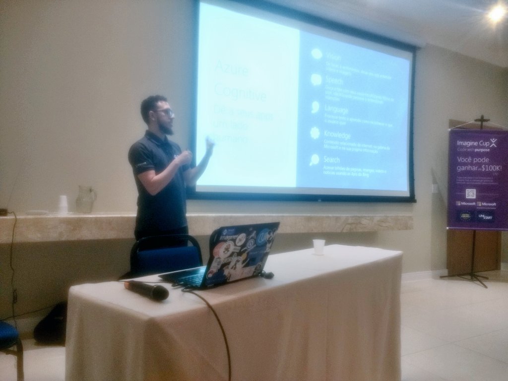 PeterYetah's tweet image. Cognitive Services com @DouglasRomao no #OpenSourceBootcamp #opendevcommunity #gobots #MeetTheBots