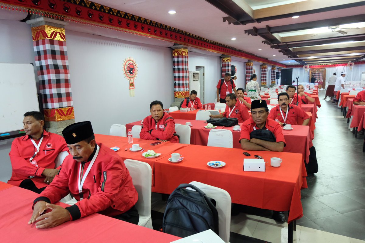 Bersatu Padu, Bergotong Royong menangkan MARHAEN untuk NTT.

(Konsolidasi Pemenangan Pilgub NTT di sela-sela kegiatan Rakernas III PDI Perjuangan, Sabtu 24 Februari 2018).