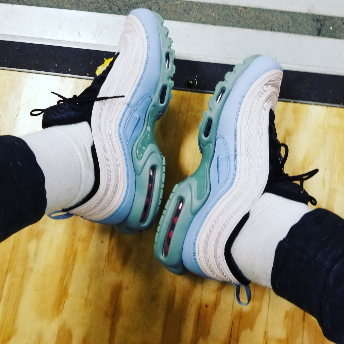 air max plus layer cake