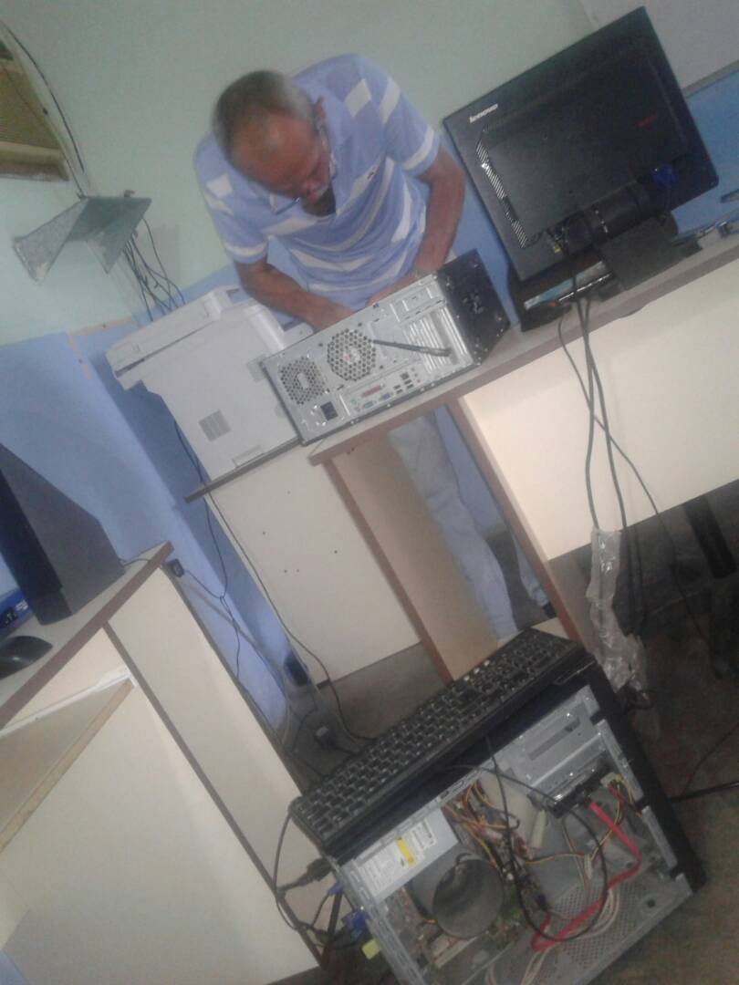 fundabitpor's tweet photo. Formadores Tecnológicos del Municipio Turen activos en la Jornada de Mantenimiento #EstaEsMiEscuela @Fundabit @JauaMiranda https://t.co/tULCbTuCLW