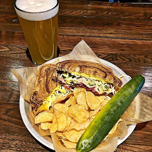 brewfontaine's tweet photo. Our most popular special is back for this weekend! Our pastrami sandwich w/ a kohlrabi slaw on rye bread topped with Saucy Sows sweet pepper mustard, Swiss cheese, and a house-made IPA pickle. #ohioeats #eatlocal #61fork https://t.co/jYi5rl3Gxf https://t.co/Rs0aF0ZjYj