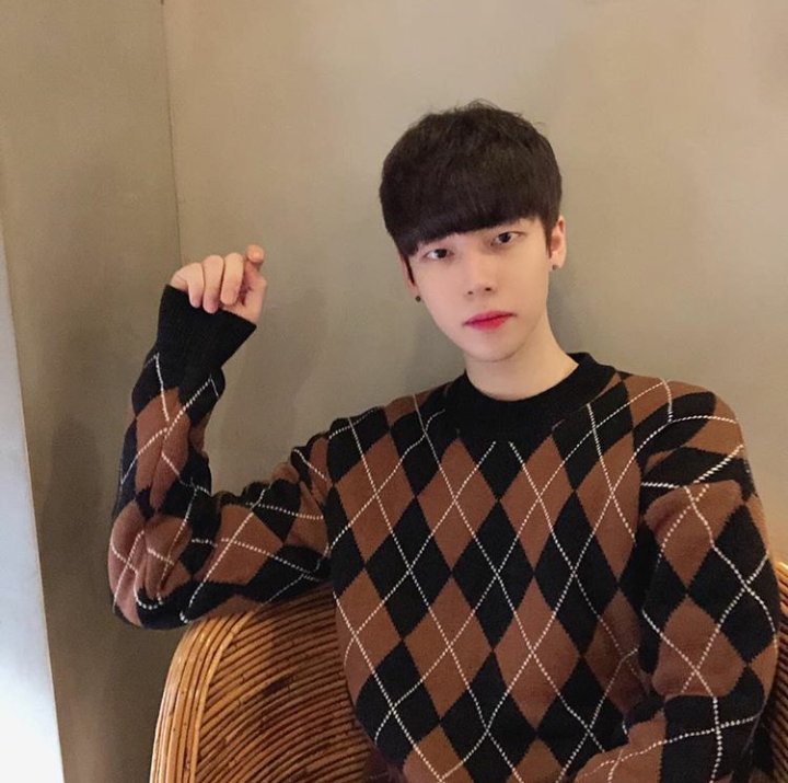 Not new to Rp
°Park Hyung Suk/ Daniel
°Korean Model
°Ex-Kpop trainee
°Seme Lit
°Ship with chem
°Don't be scared to talk with me I'm nice