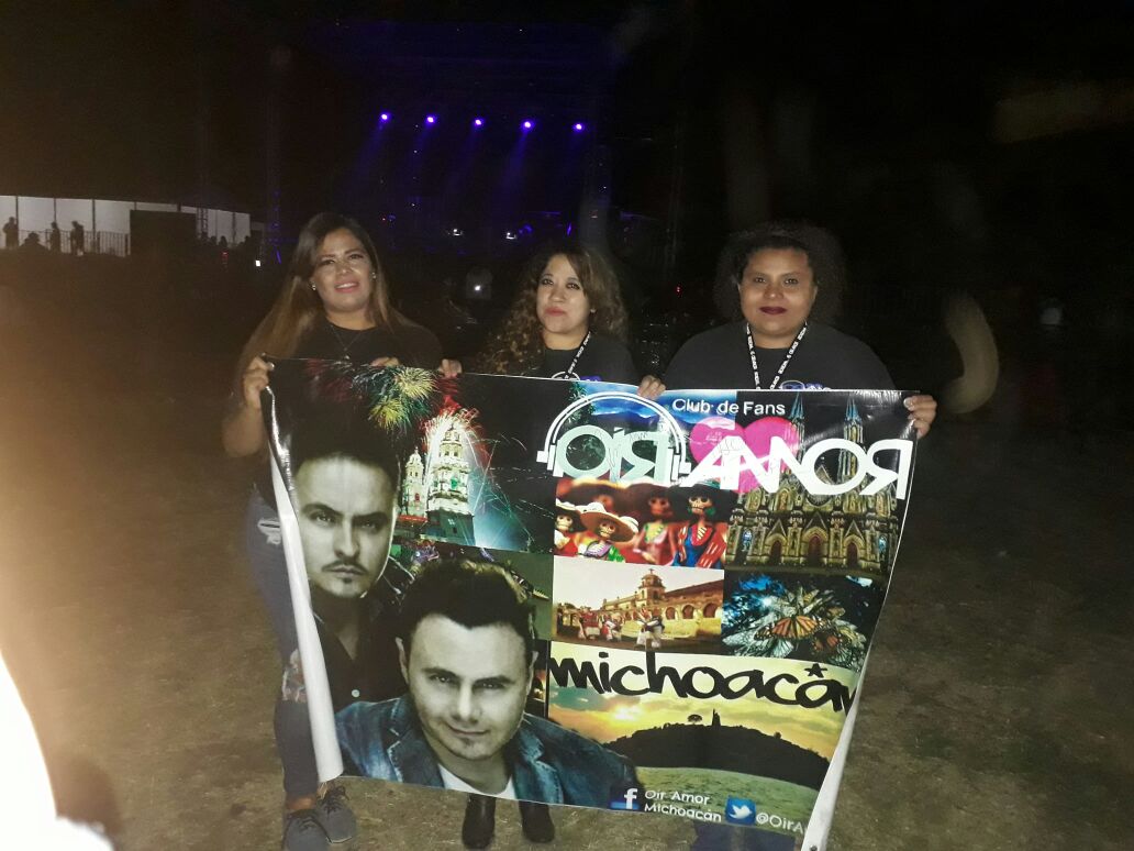OirAmorMich's tweet photo. Ya estamos aquí esperándolos @JoseLuis_Roma @Raul_Roma @RioRomamx estamos ya ansiosas de cantar con ustedes!!
#OAMich https://t.co/xLbX75V1cD