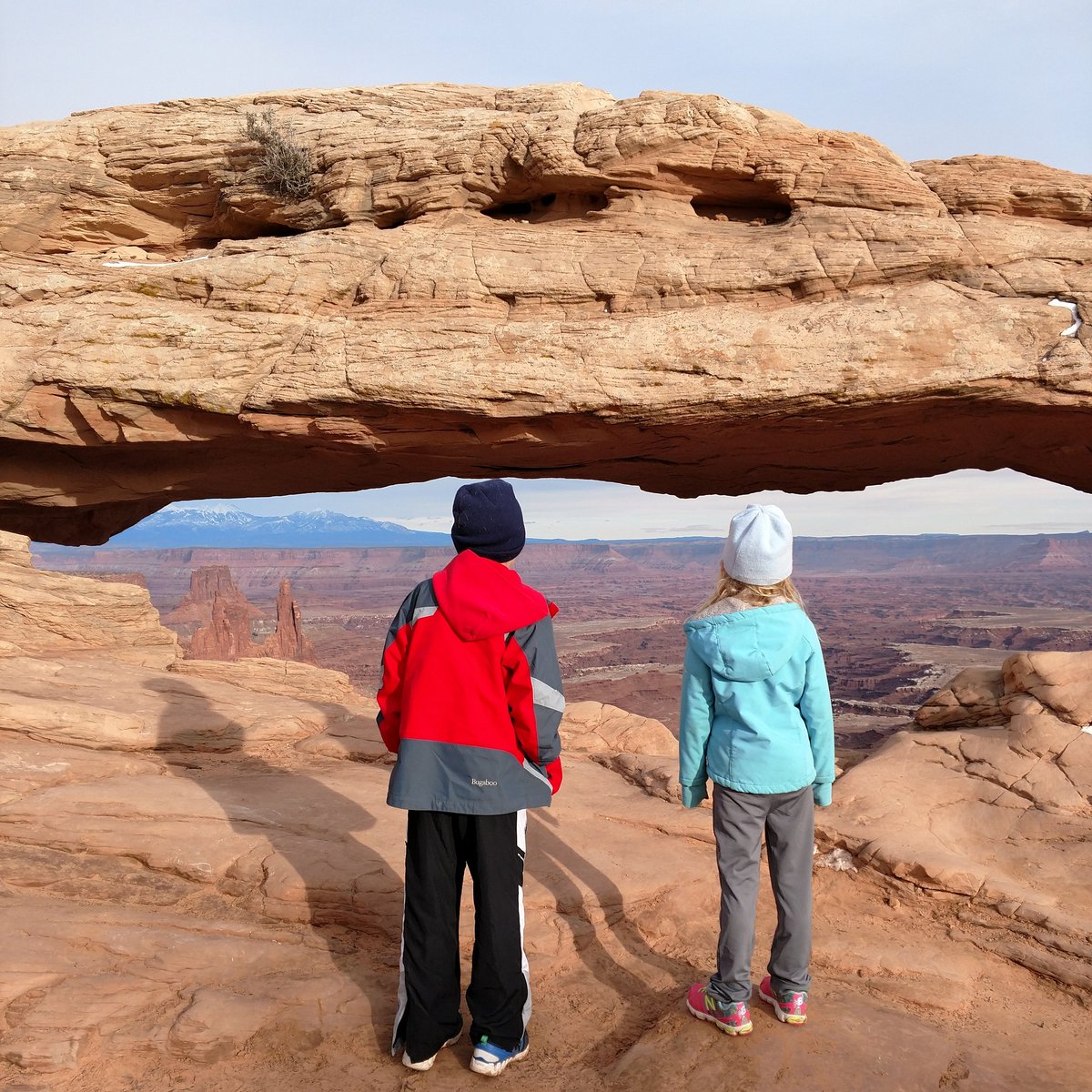 outdoortravella's tweet photo. Looking through the Mesa Arch in @CanyonlandsNPS. #nofilter #nofilterneeded #utah #utahoutdoors #utahexplored #outdoors #outdoorslife #getoutdoors #getoutside #optoutside #neverstopexploring #peoplewhooutdoor #adventurekids #outdoorskids #nationalpark https://t.co/yOQdApWdlW