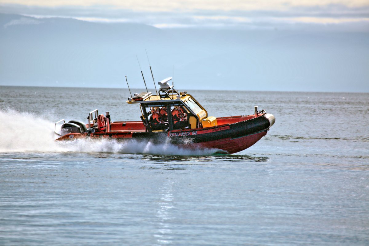 happysoul4life's tweet photo. Exciting arrival of new Type 1 #RCMSARStation35 Victoria Rescue Boat with Station Leader Earle Shirley, Deputy Station Leader Dave Best, Coxswains Randy Camponi, Simon Gatrell! Photographer: Glenn Wainman #VictoriaBC #SavingLivesOnTheWater #RCMSAR35 #RCMSAR #RescueBoat #Yyjnow https://t.co/7FBGMRlWc7