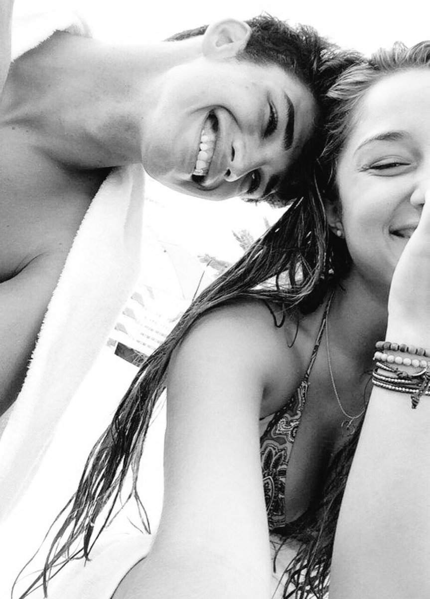 itzjessey's tweet photo. Quase, quase um ano, amo-te 💛 https://t.co/gSDs79UJXt