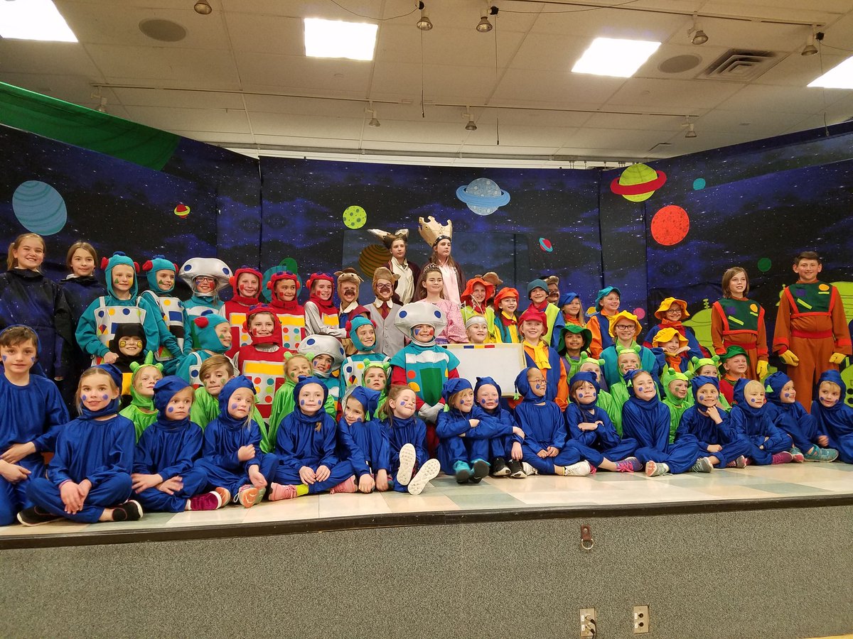 PraterExplorer's tweet photo. A wonderful performance by the entire cast of Gulliver's Travels.   @WestWoodsWolves https://t.co/ABqwv75Phb
