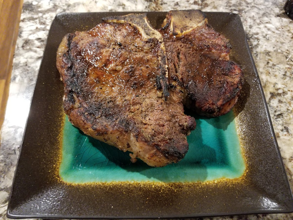 chief321's tweet photo. I'll estimate this t-bone at 30 ounces...
Probably shouldn't eat it all...
#probwill https://t.co/Cp80tj0VL0