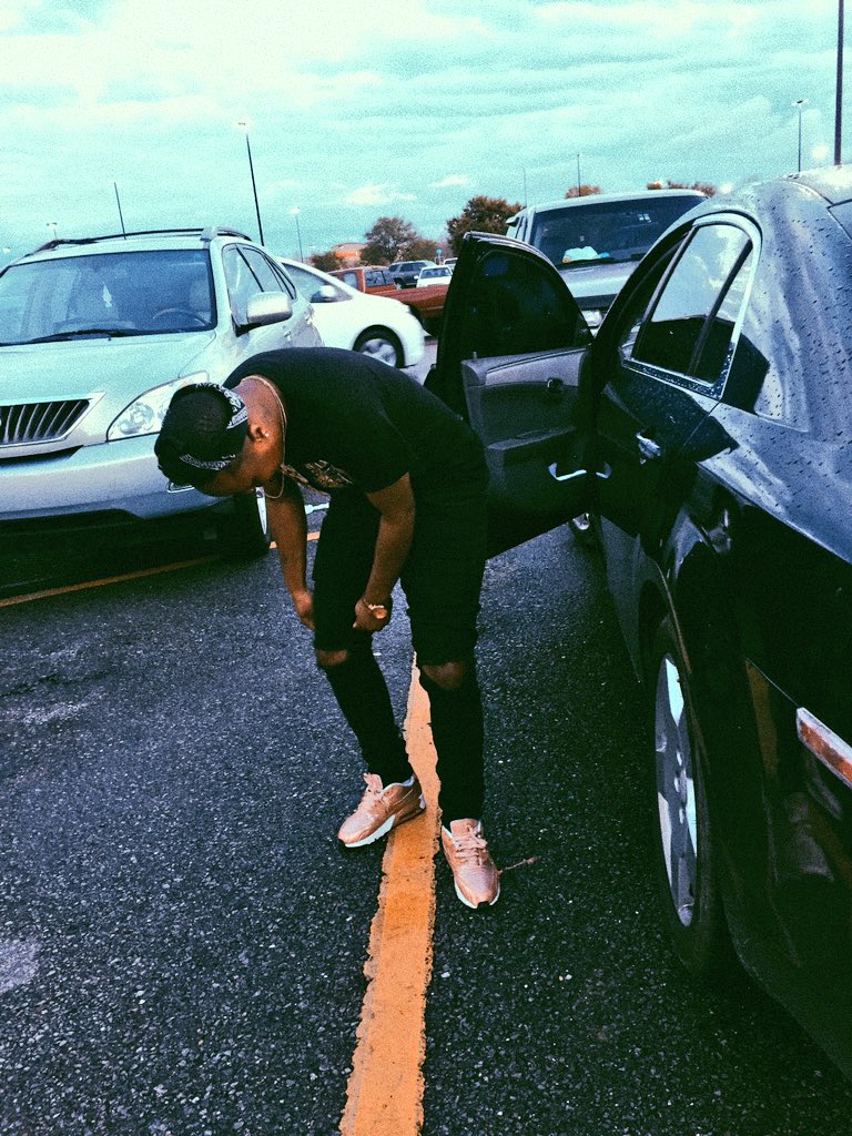yasbechillin's tweet photo. Iβm cool on you π€πΎ #22Shit https://t.co/JvHIi0nTAS