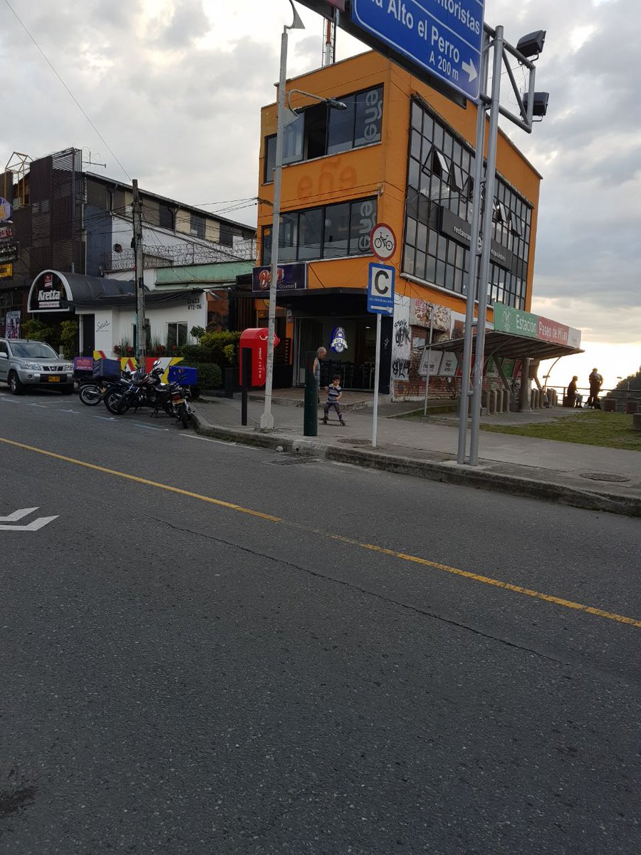 aguasmzl's tweet photo. Rechazamos actos de vandalismo que estropearon el Punto de Hidratación Gratuita instalado por @aguasmzl y los ediles de la Comuna Palogrande como obsequio para la ciudad. El proyecto invita a generar cultura ciudadana alrededor de estos equipos instalados para bienestar de todos. https://t.co/pe4SeAl2xZ
