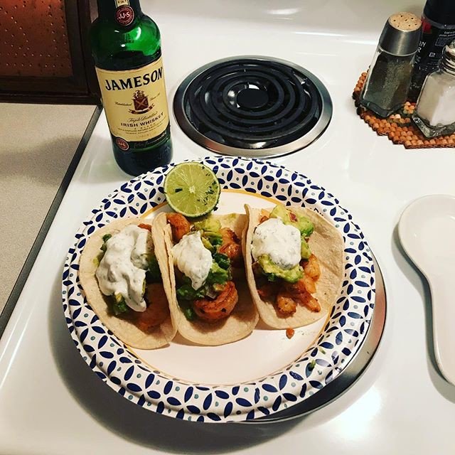 Reposting @nitefallenstar13:
New Years Eve deliciousness! 😋 🥃 .
#nye #nye2017 #newyearseve #newyearseve2017 #newyearsevefood #food #foodie