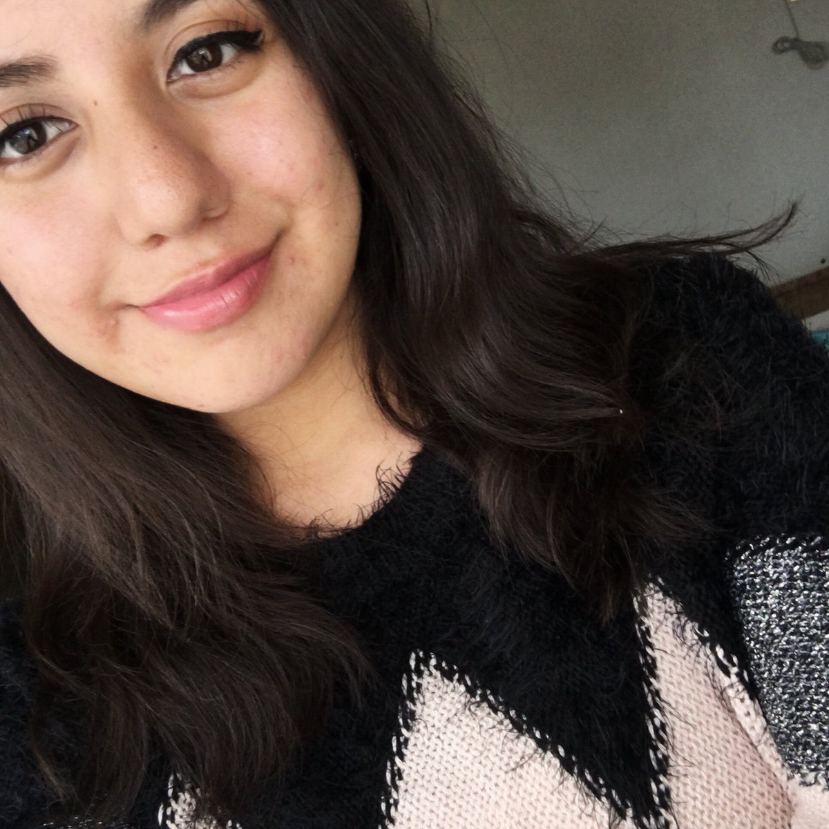 hyuninfroy's tweet photo. I put this picture from a few month ago because I’m recovering from a surgery and because I don’t have new selfies lmao #beautifulfroyos https://t.co/3hfjEYzwrt