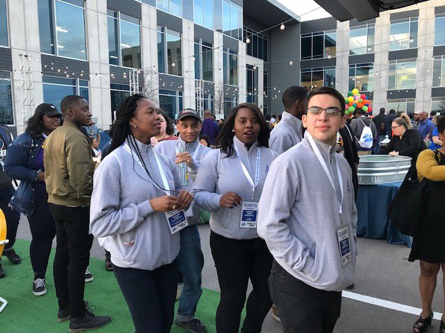 MorganStateU's tweet photo. 1 Crown. Which HBCU Wants It? Morgan State University, of course!
All eyes are on our BEARS of SCHOLARS @ the 2018 @hbcubotbrains! 🐻📘
From our SWAG that captured everyone's eyes when we first arrived in Austin, to our ability to immerse ourselves in the possibilities of VR/AR! https://t.co/u0B1r4yUOT