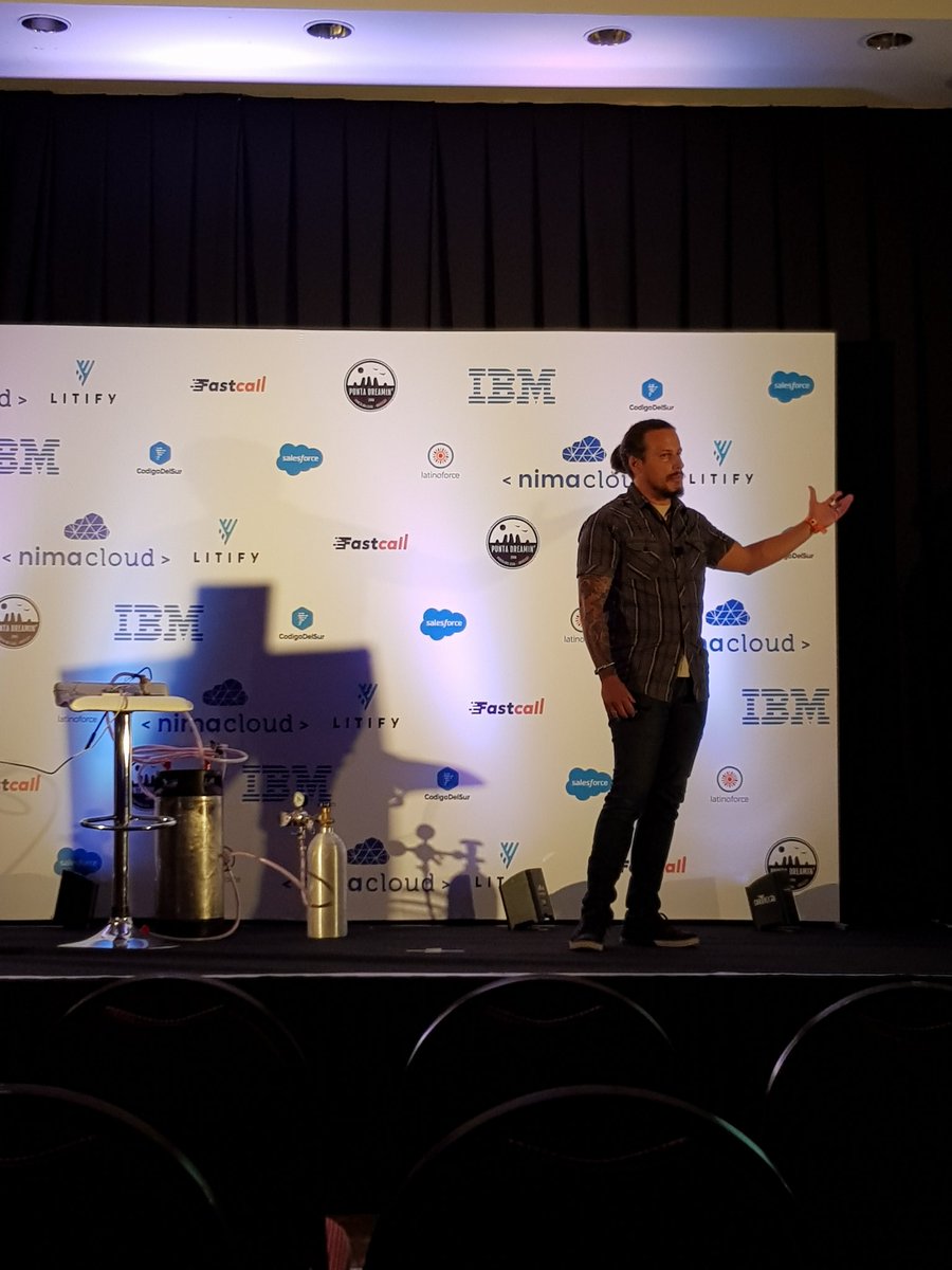 johnbess's tweet photo. Lo mejor de la @puntadreamin #PD18 @pirateuy 👏👏👏 https://t.co/cEwRbCCGne