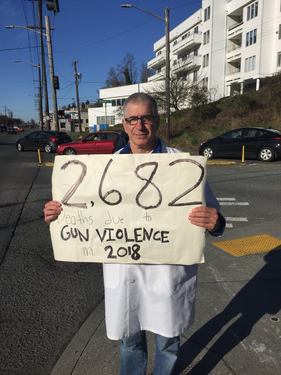 charlesmayer10's tweet photo. 2 Seattle doctors creating awareness around gun violence. #EnoughIsEnough #wapop https://t.co/xjHRbZrDtV