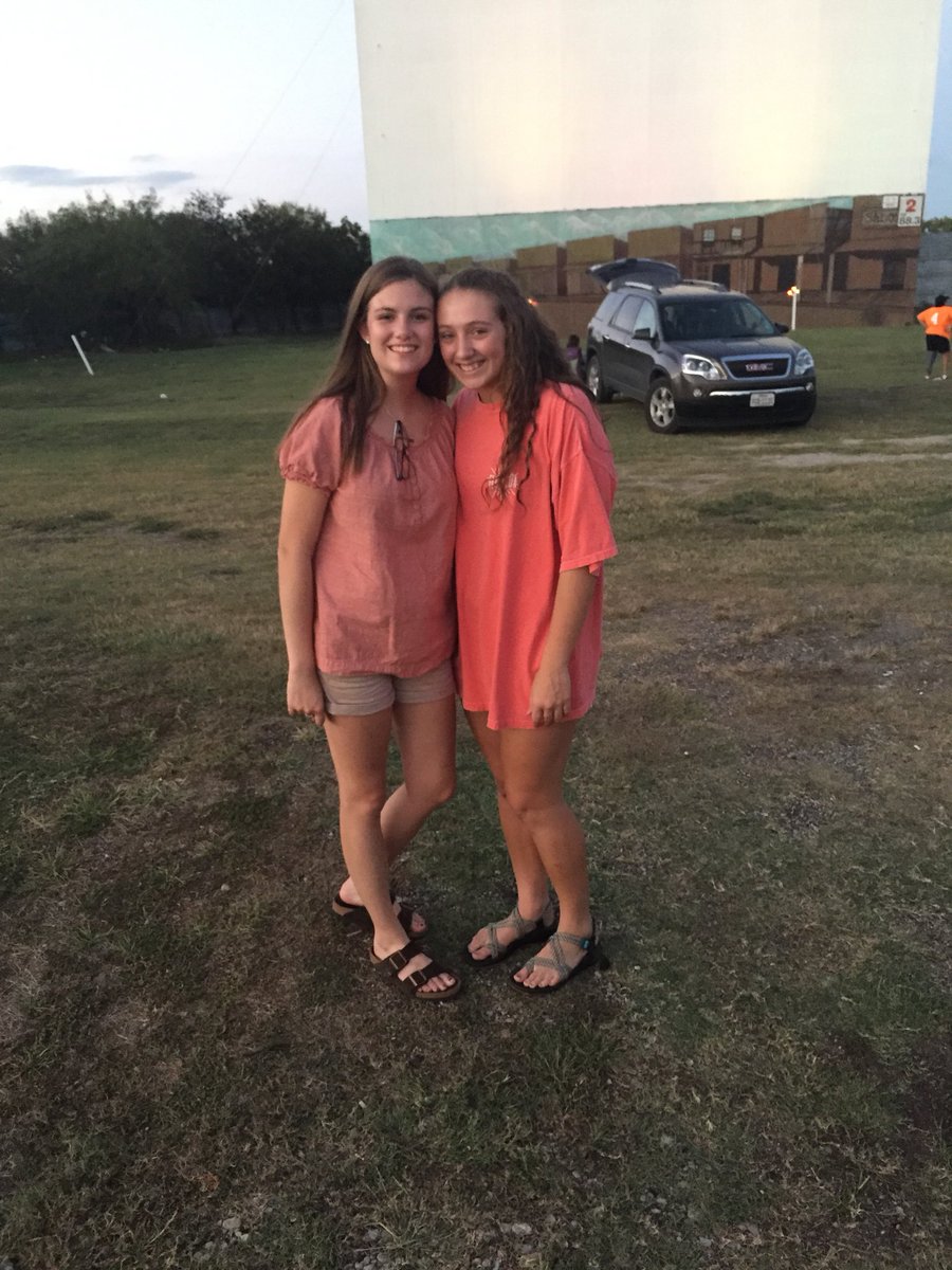 callieparlin's tweet photo. happy birthday to this Jesus lovin’ gal pal of mine! thx for being you💗 @llsheffield_ https://t.co/55LkiW7iwP