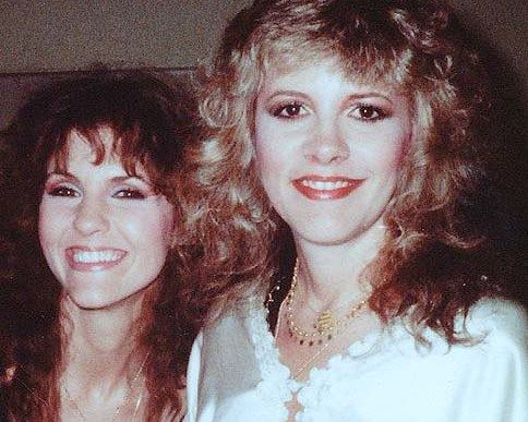 StevieNicks1025's tweet photo. Stevie & Lori ! @StevieNicksEdge @Rosesdaughter61 @Rhiannon_999 @gorgeousnicks #allsmiles #Lorinicks #waybackwhen https://t.co/xtigPLGVhD