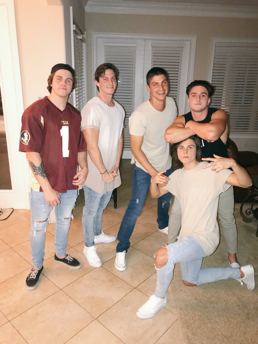 JadenCollinss's tweet photo. Family neva fades! https://t.co/gdS7iEOzEr