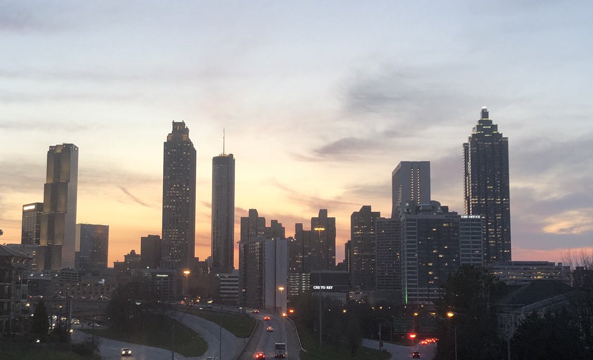 One of the best views of this beautiful city.
.
.
#Atlanta #Atl #Atlantalife #atlantaphotography #jacksonstreetbridge #photography #cityscape #cityskyline #sunset #sunsetinthecity #discoveratlanta #discoveratl