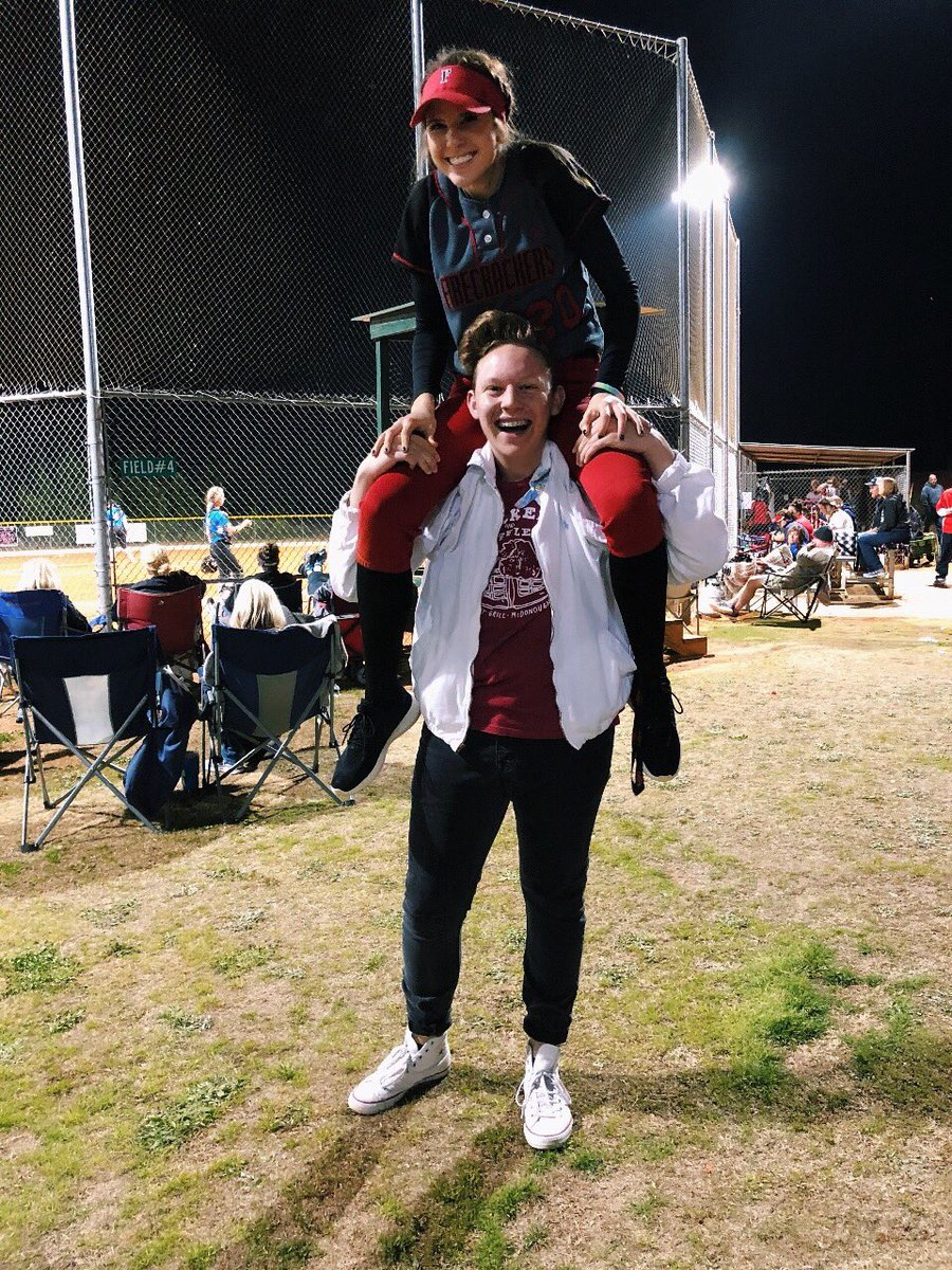 chandlerrrrrr20's tweet image. Zach came to watch me play tonight and it made my whole day!!! #Supportin’ #LoveMyZachAttack 💙🤩