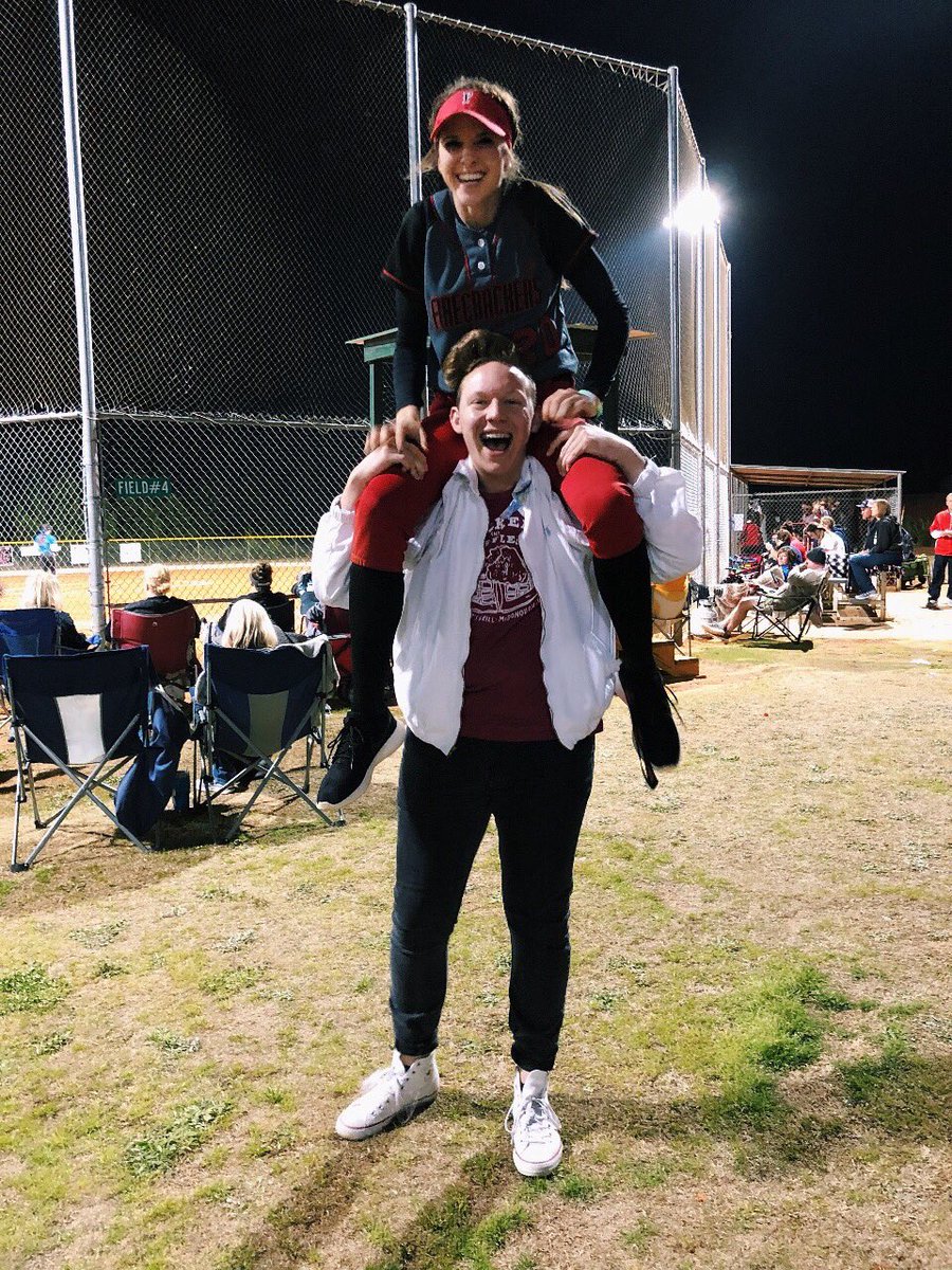 chandlerrrrrr20's tweet image. Zach came to watch me play tonight and it made my whole day!!! #Supportin’ #LoveMyZachAttack 💙🤩