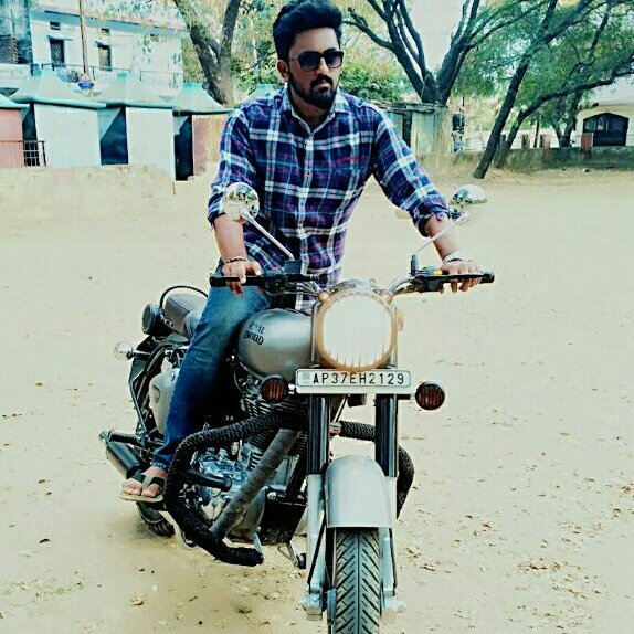 Tezchow9o9's tweet photo. #NewProfilePic #RoyalEnfield #madelikegun https://t.co/UVmE4ascC2