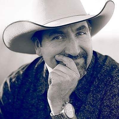 SteveNewsome_'s tweet photo. Heading to catch a few shows tonite. Come say hi if you see me!
#goingout #yeg #yegmusic #supportlivemusic #music #countrymusic #venues #edmonton #sayhi #saturday #saturdaynight #steve #newsome #snlogo #teamsteve https://t.co/COSeHC8eu6
