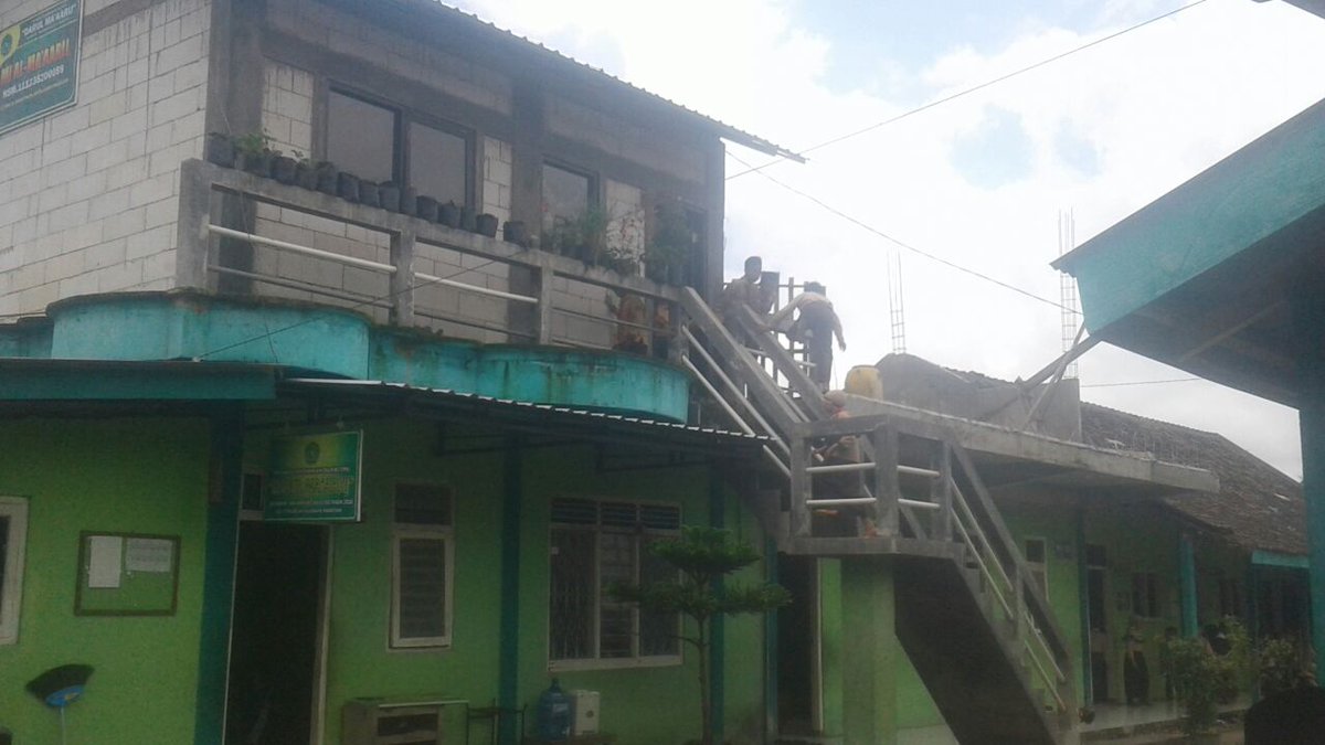 Sambil menunggu tanggal 12 Maret, bisa dilihat-lihat dulu nih foto-foto MI Al Ma'aarij Pacalan, Plaosan yang akan dijadikan lokasi #RKIM