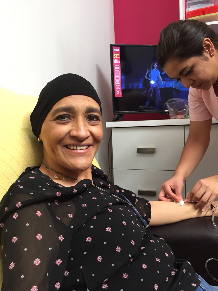 darsa98's tweet photo. Mi mamá hoy tuvo su última quimio y oficialmente venció al cáncer, y pues nada, solo quiero mostrar su felicidad...💖 https://t.co/Qh8EsIr5pw
