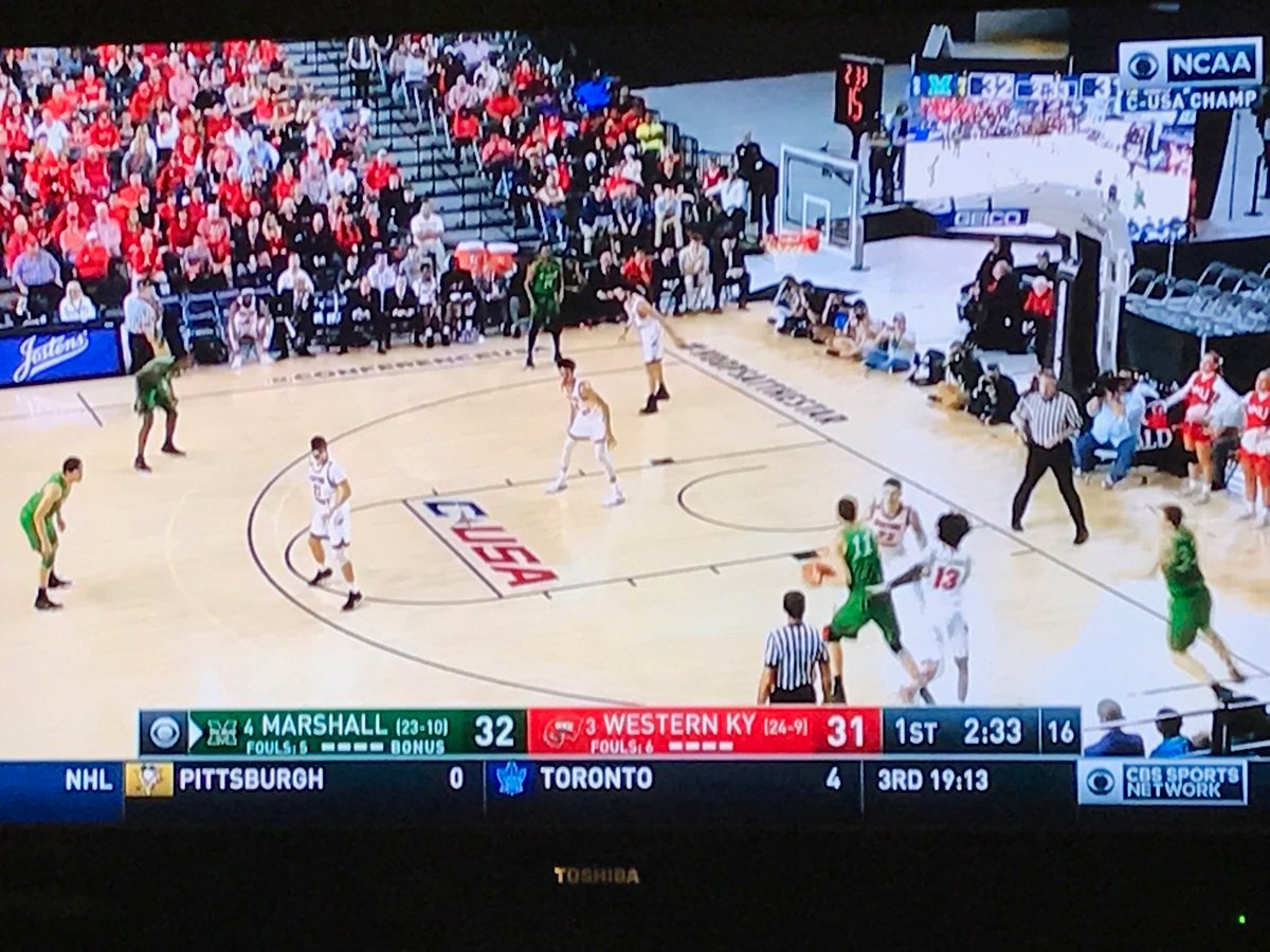 ToddDykesWLWT's tweet image. Tight game for my alma mater, @wku. Let’s go #Hilltoppers. You got this!! #GoDancing #WesternKentuckyUniversity #BeatTheHerd (a team I also like!!)
