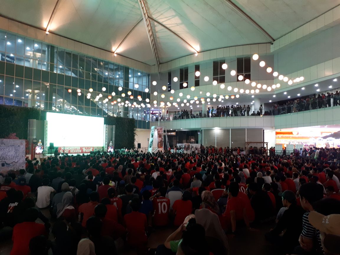 ManUtd_ID's tweet photo. Terima kasih atas apresiasi fans yang telah datang dan mendukung di One Bell Park Jakarta, dalam acara bersama You C1000, nonton bareng pertandingan antara Manchester City melawan Manchester United. Selamat untuk para pemenang hadiah. #MUFC https://t.co/Tc0c8FP9Pr https://t.co/2CZw9Kpiw8