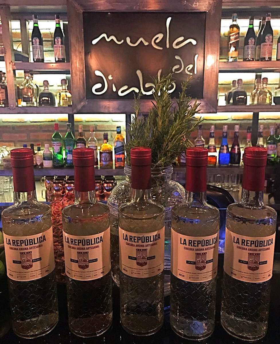 #mueladeldiablo_bar #mueladeldiablo #bar #santacruz #bolivia #boliviacorazondelsur #cocktails #cocteles #coctelesdeldiablo #viajeencocteles #cocktailbar #cocktailporn #cocktails🍹 #cocktailhour #cocktailtime🍹 #cocktailparty #cocktailnight #gin #gintonic #ginebra #gincocktails