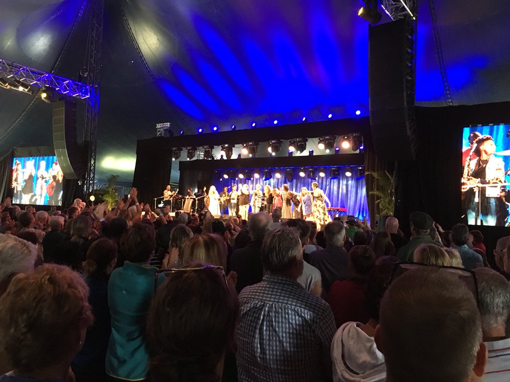 ripsnorter666's tweet photo. Well that was quite possibly the best women out loud concert ever at the #portfairyfolkfestival - great songs and stories, everyone in tears at one point, way overtime but no one minded, and a glorious reggae finale... #pfff2018 #portfairy https://t.co/Q9ZKOhEGaE
