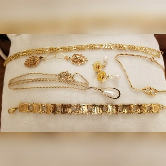 WaltonAiisha's tweet photo. So good I had to share! Check out all the items I'm loving on @Poshmarkapp #poshmark #fashion #style #shopmycloset: https://t.co/oPlIpUAeXU https://t.co/rAwp77V2G4