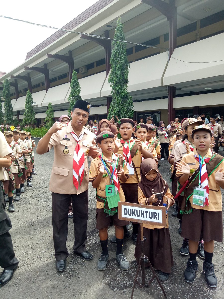 Muhtadi_ok's tweet photo. Menyemangati adik2 siaga dari Kec. Dukuhturi tunjukan prestasimu...!! https://t.co/J8vRFanE8w