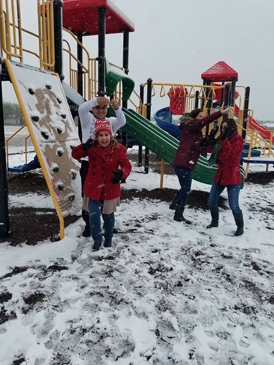MarcelaLPC's tweet photo. Our staff is soaking in all the fun! We love it! #snow2017 #hcisdsnow #bonhamproud #SnowInTexas2017 https://t.co/JWVpVbyagT