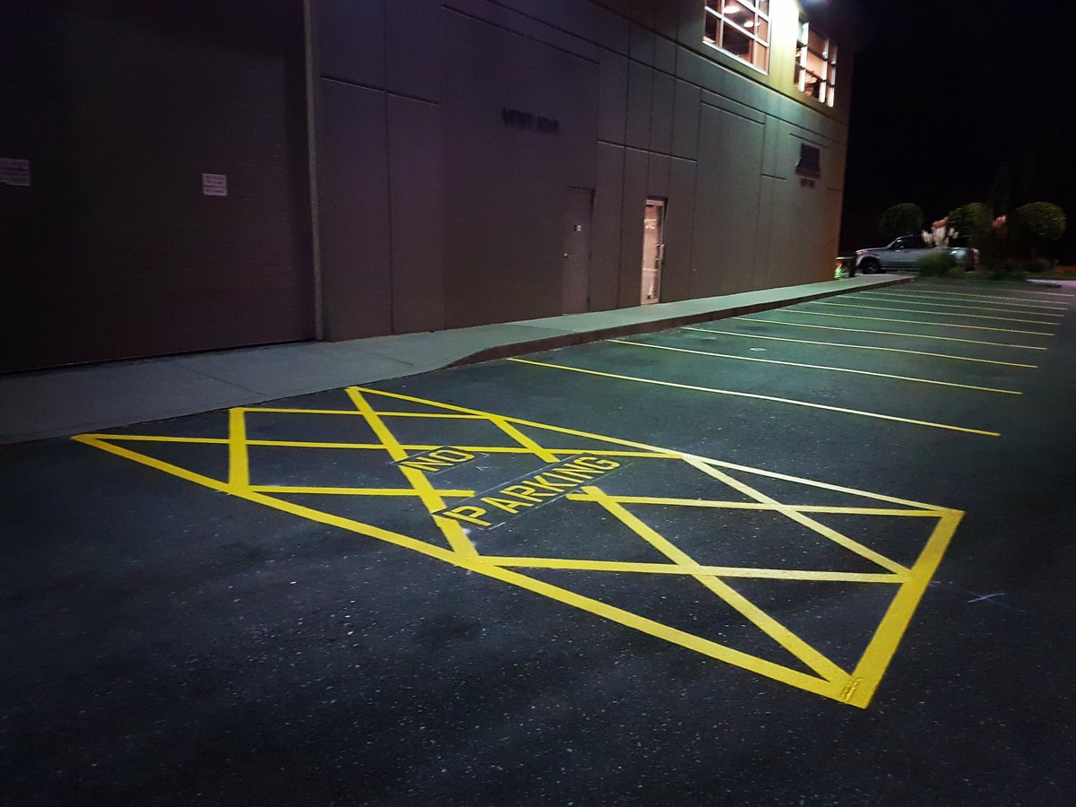 ltd_infinite's tweet photo. 'NO PARKING' #linepainting #roadmarking #penaltybox #grid @EnnisFlint @ltd_infinite https://t.co/hI3nb34gee