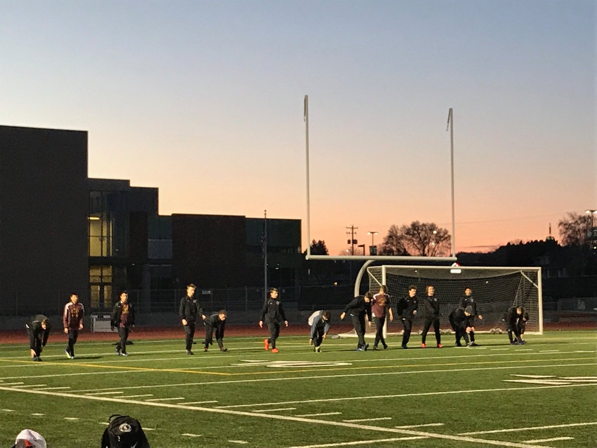 ehshornets1's tweet image. Hornet soccer warming up for their first game at Eisenhower.